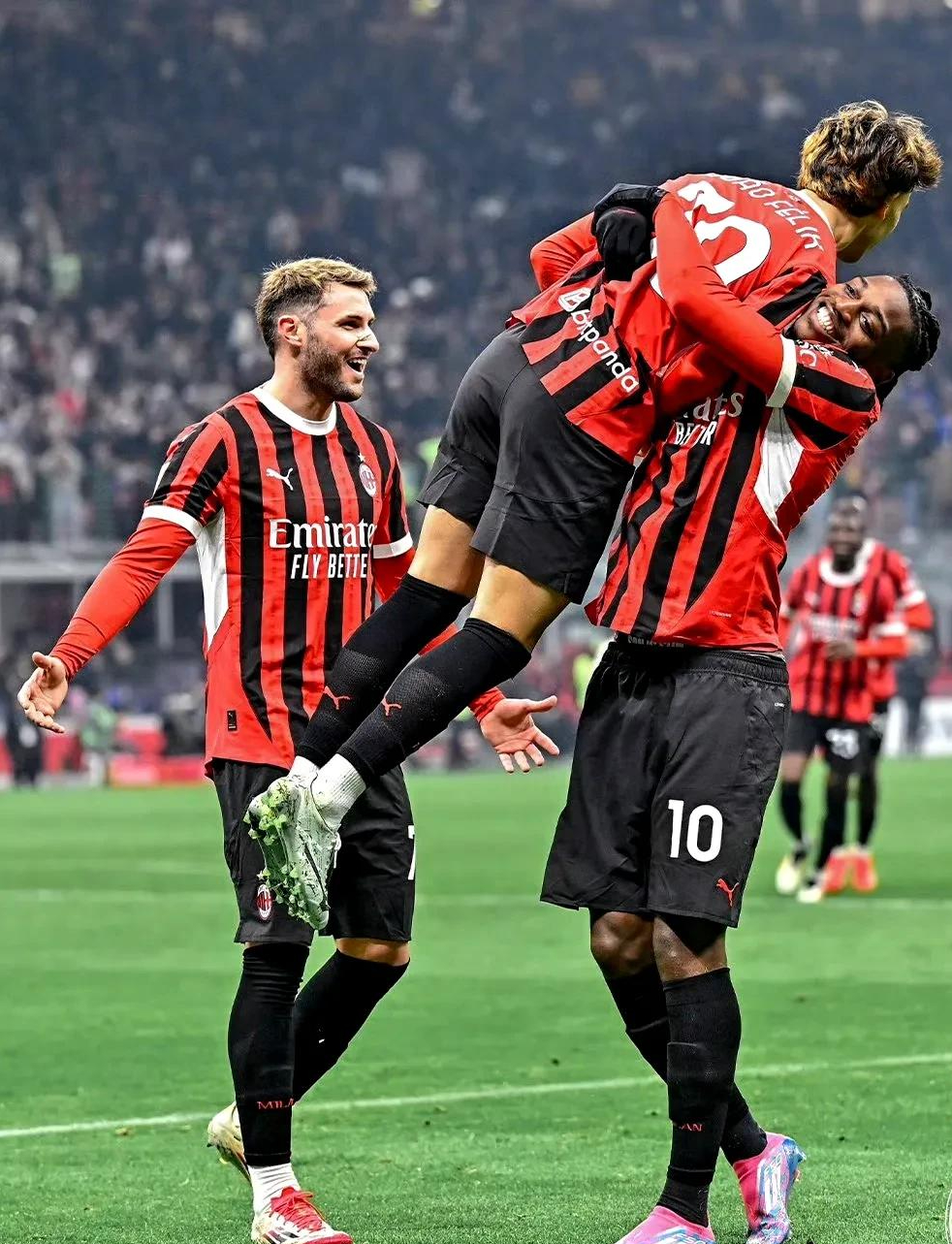 正在进行的世界杯篮球预选赛中,意大利队取得三连胜 正在进行的世界杯篮球预选赛中,意大利队取得三连胜