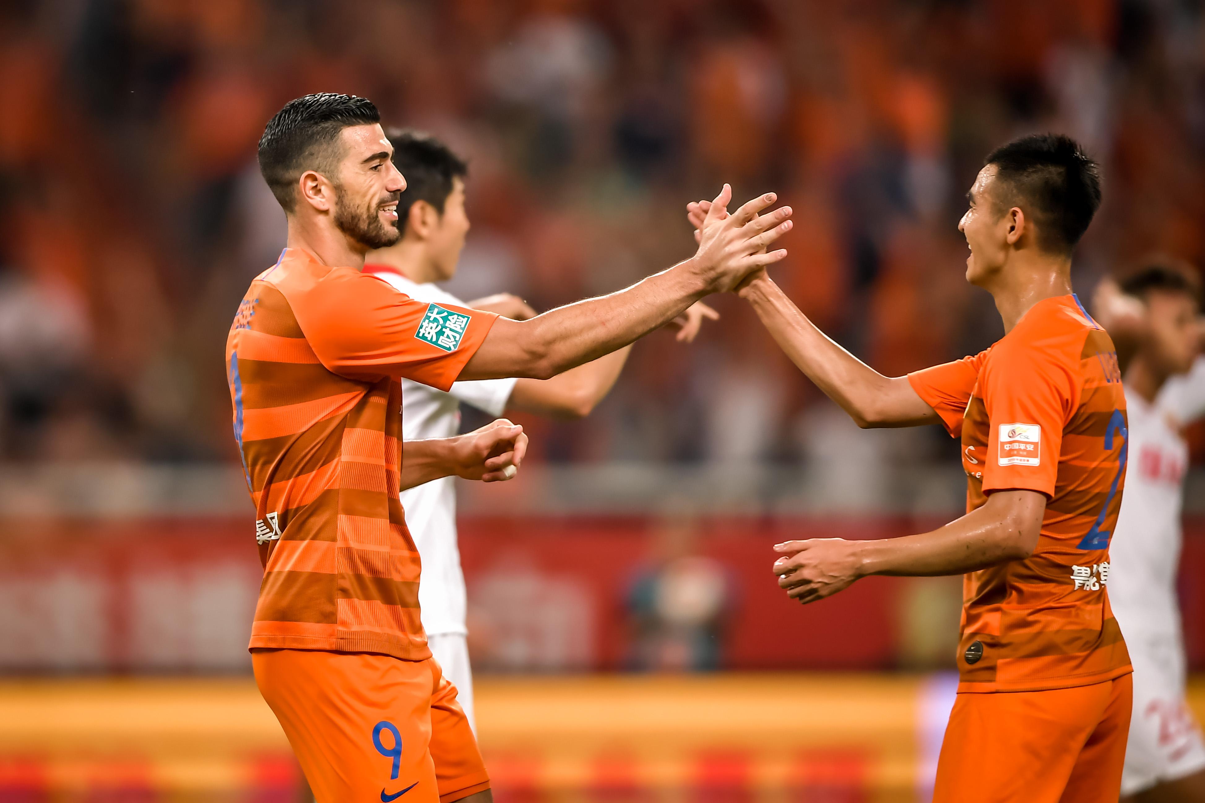 关于山东鲁能遭遇对手猛烈冲击,寻求反击机会的信息 关于山东鲁能遭遇对手猛烈冲击,寻求反击机会的信息