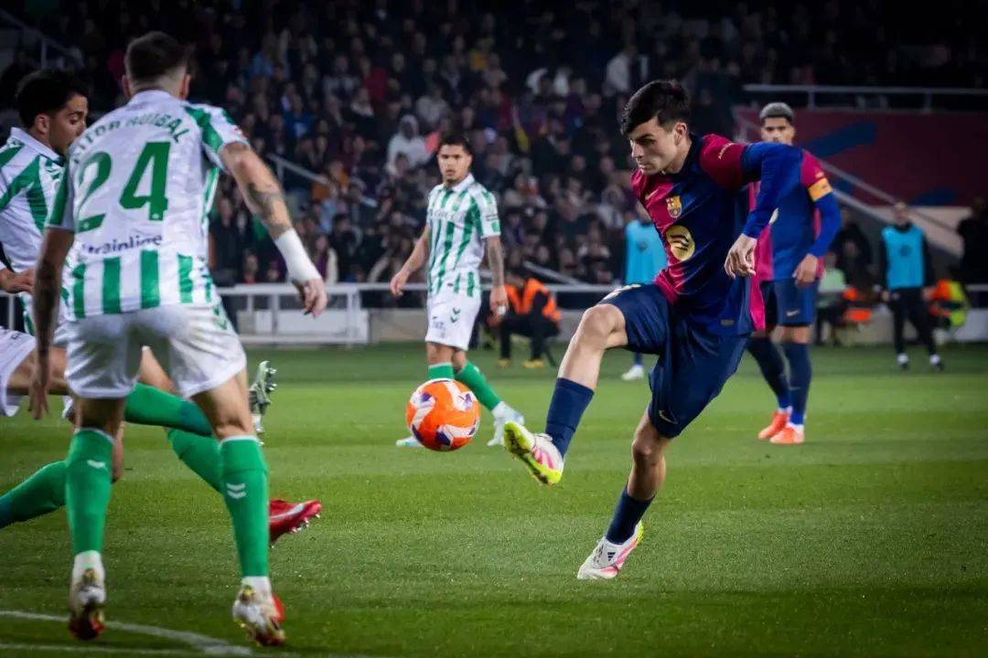 爱游戏入口-关于马洛卡在比赛中击败对手，实现逆袭的信息