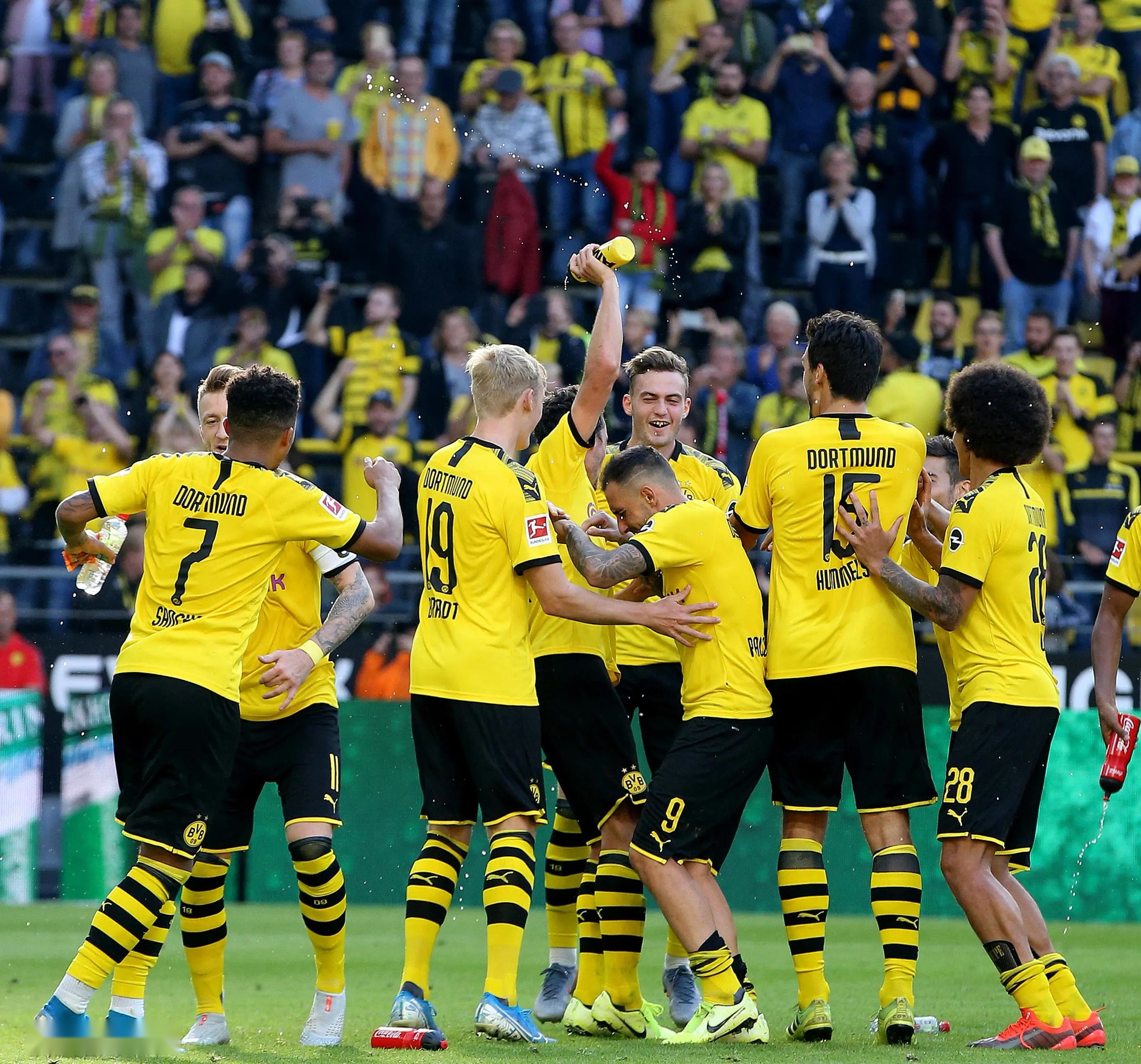 热爱足球：欧洲杯赛场高潮迭起！的简单介绍