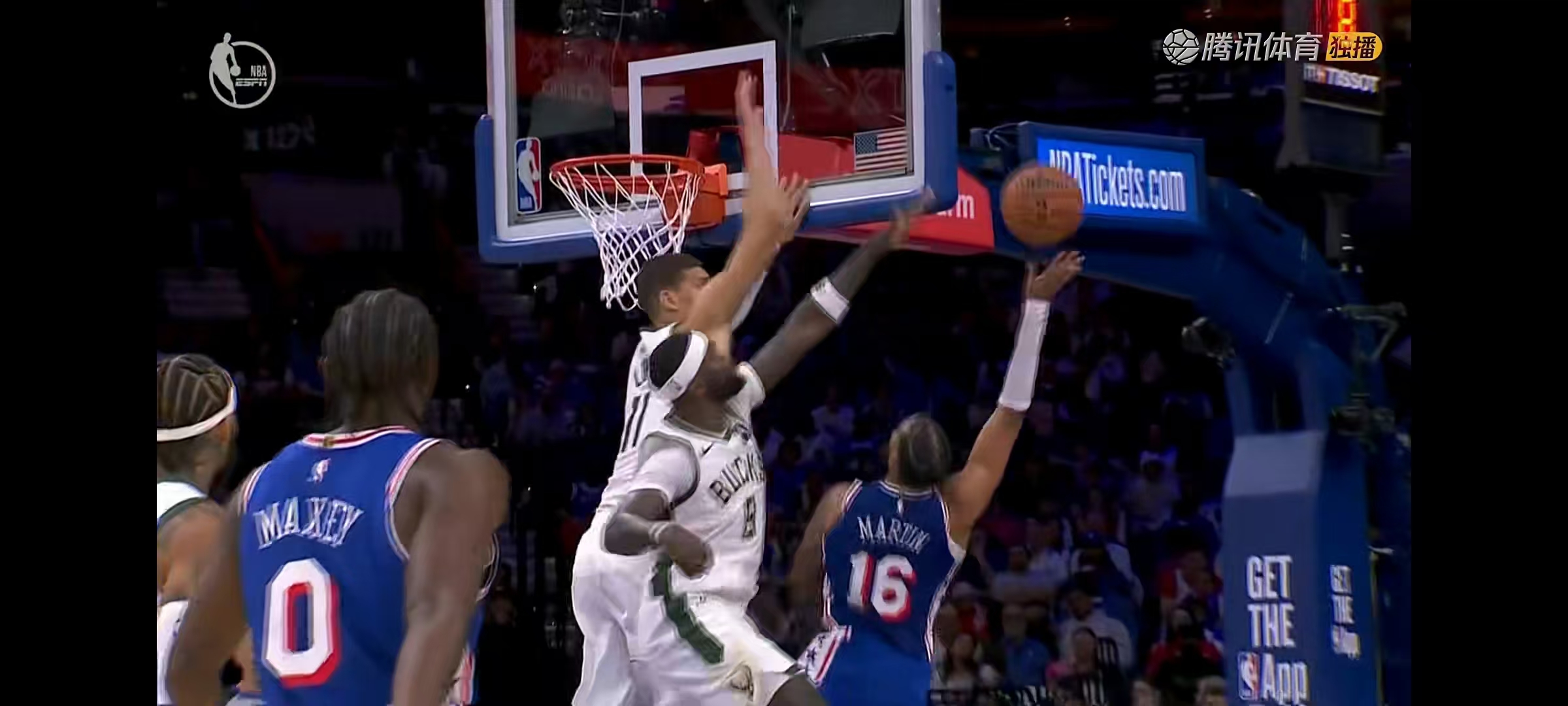 爱游戏网页版登录入口-猛龙客场击败雄鹿，新援表现亮眼