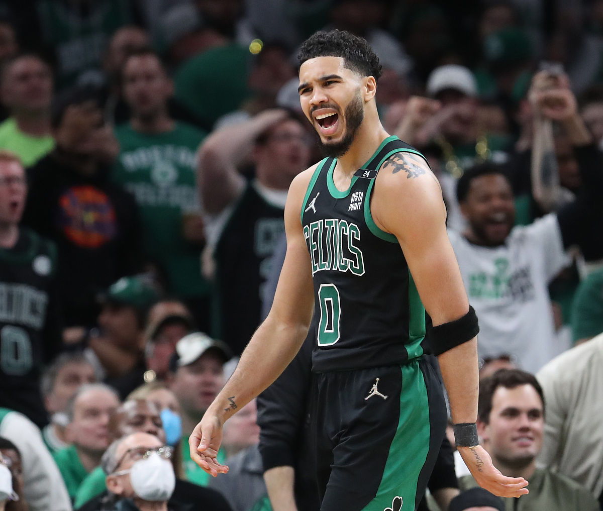 爱游戏app下载-雄鹿主场告捷，凯尔特人失势江湖颠倒