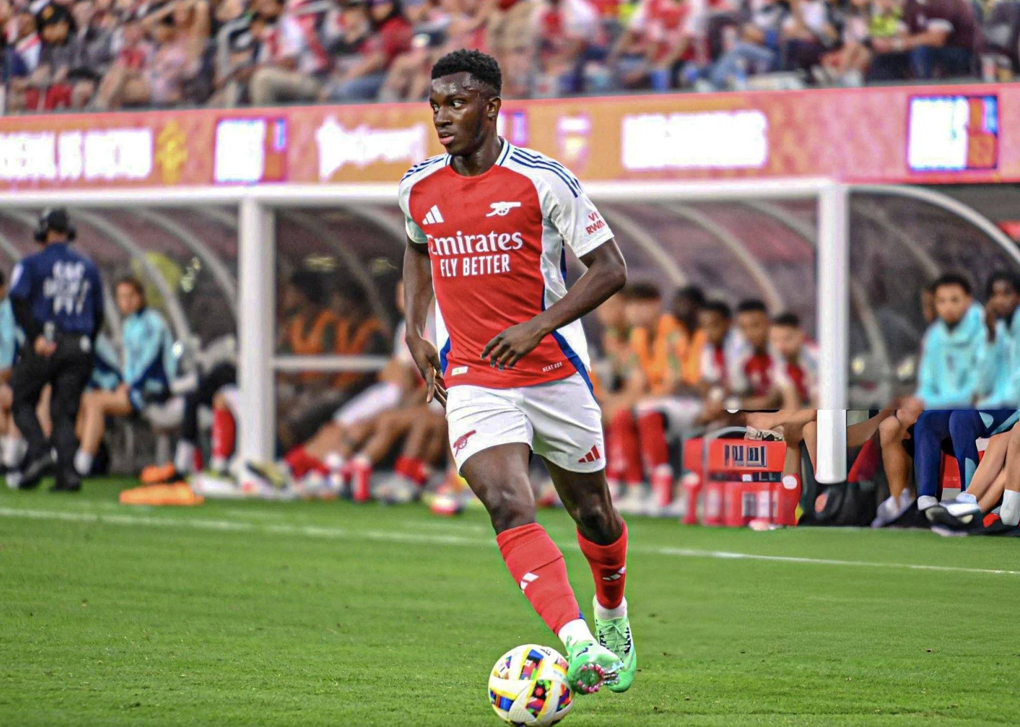 爱游戏官方入口-阿森纳遭遇惨败，球迷开始质疑球队实力