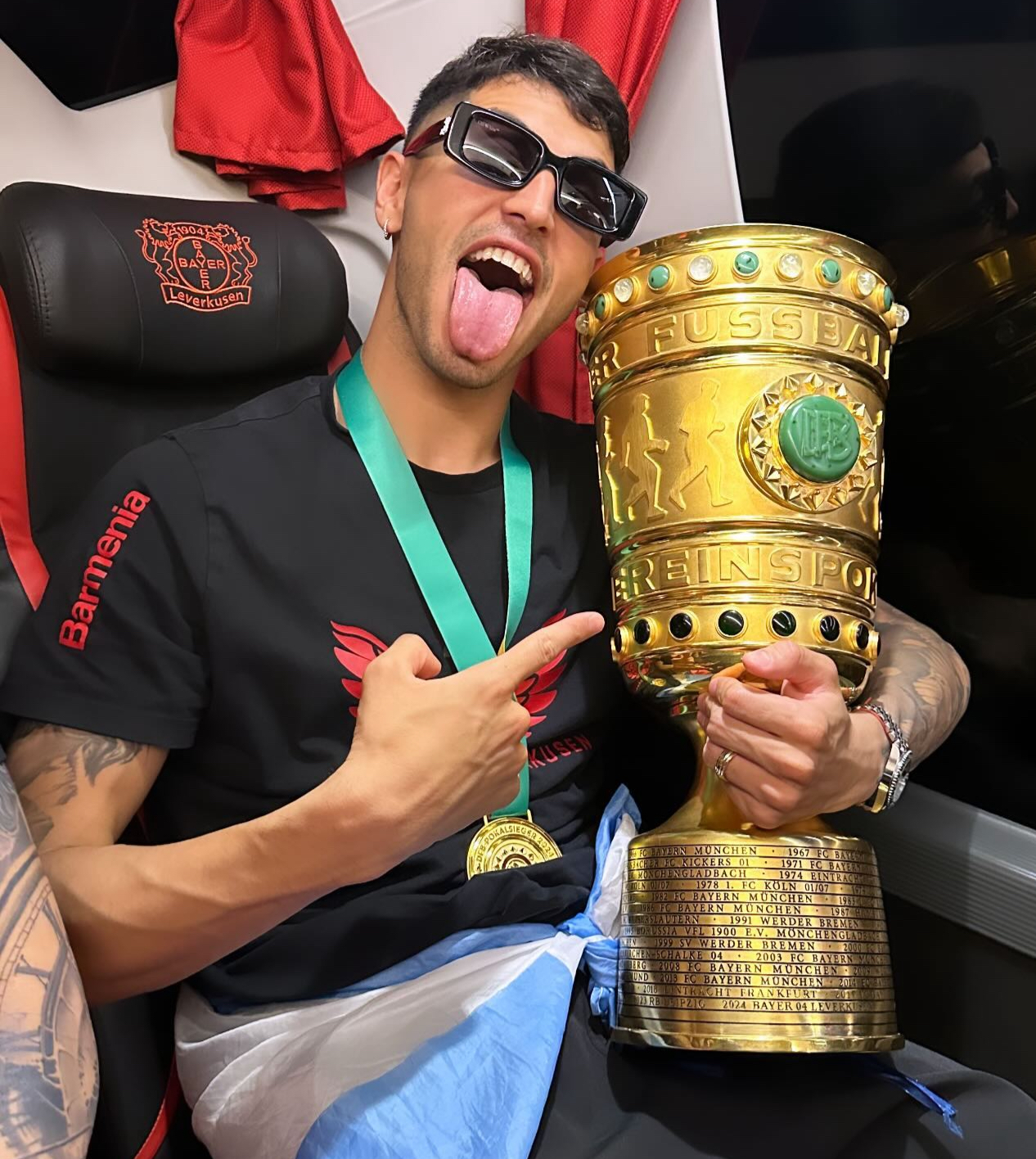 爱游戏在线登录-帕尔梅拉斯球迷现场助威，激发球队夺冠斗志