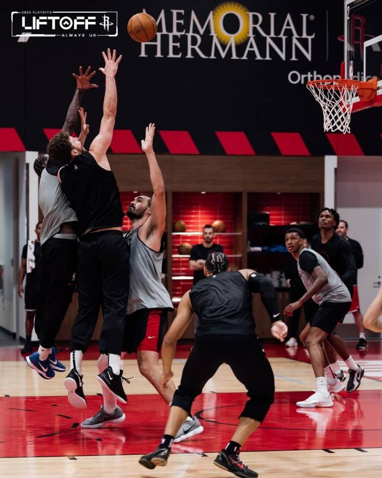 爱游戏官网入口-球队表现抢眼，备战冠军赛士气高涨