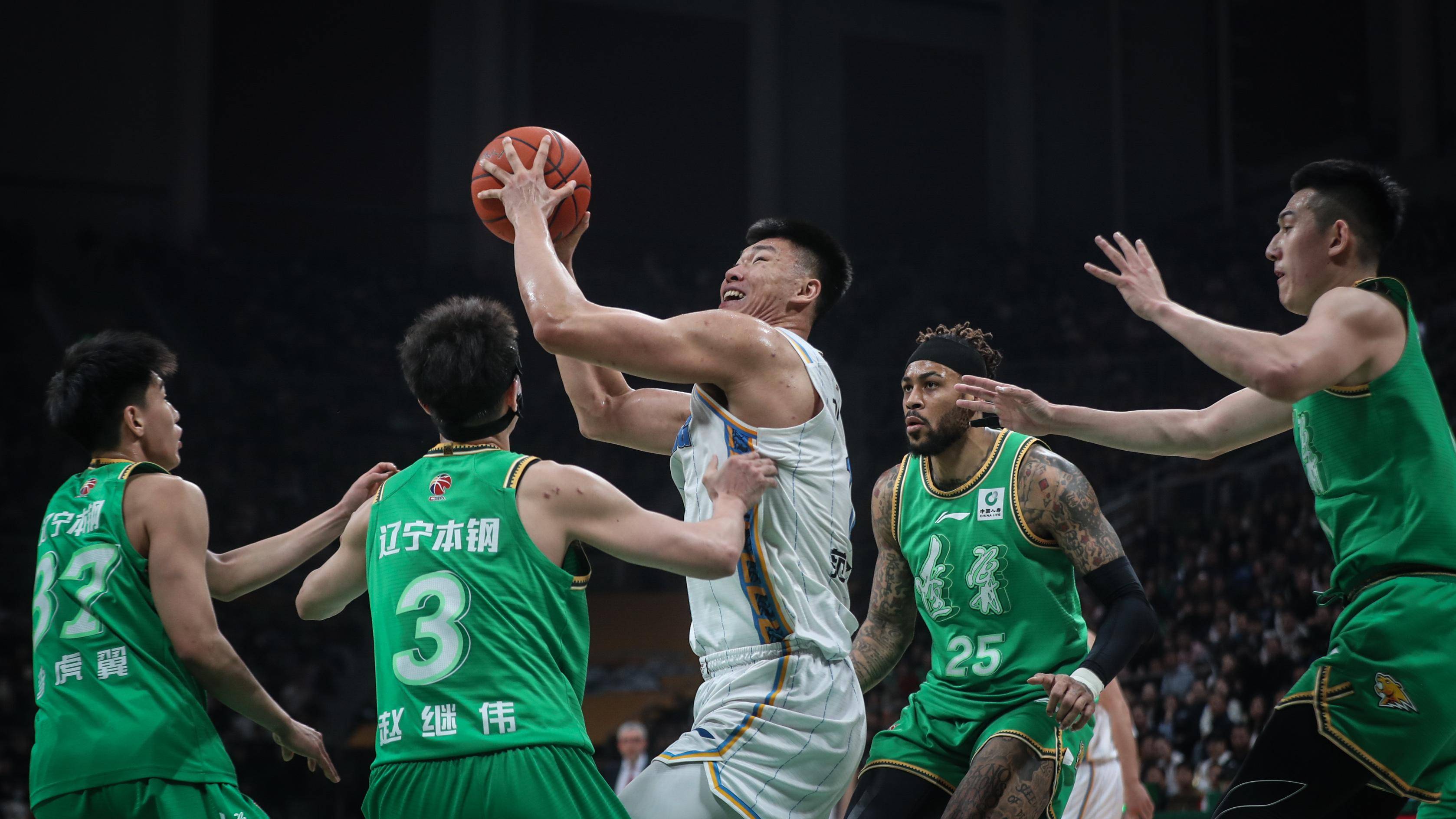 卫冕冠军再夺胜，CBA联赛冲向巅峰的简单介绍