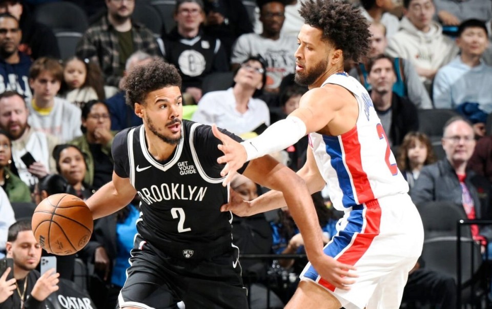 篮网惨败马刺,欧文替补出场全场未得分贡献 篮网惨败马刺,欧文替补出场全场未得分贡献