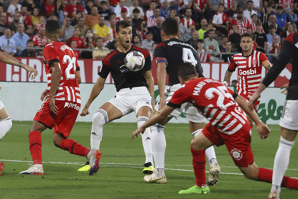 冰岛队在比赛中凭借稳健防守取得胜利 冰岛队在比赛中凭借稳健防守取得胜利