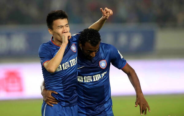 山东队努力争取胜利,成功击败江苏队 山东队努力争取胜利,成功击败江苏队