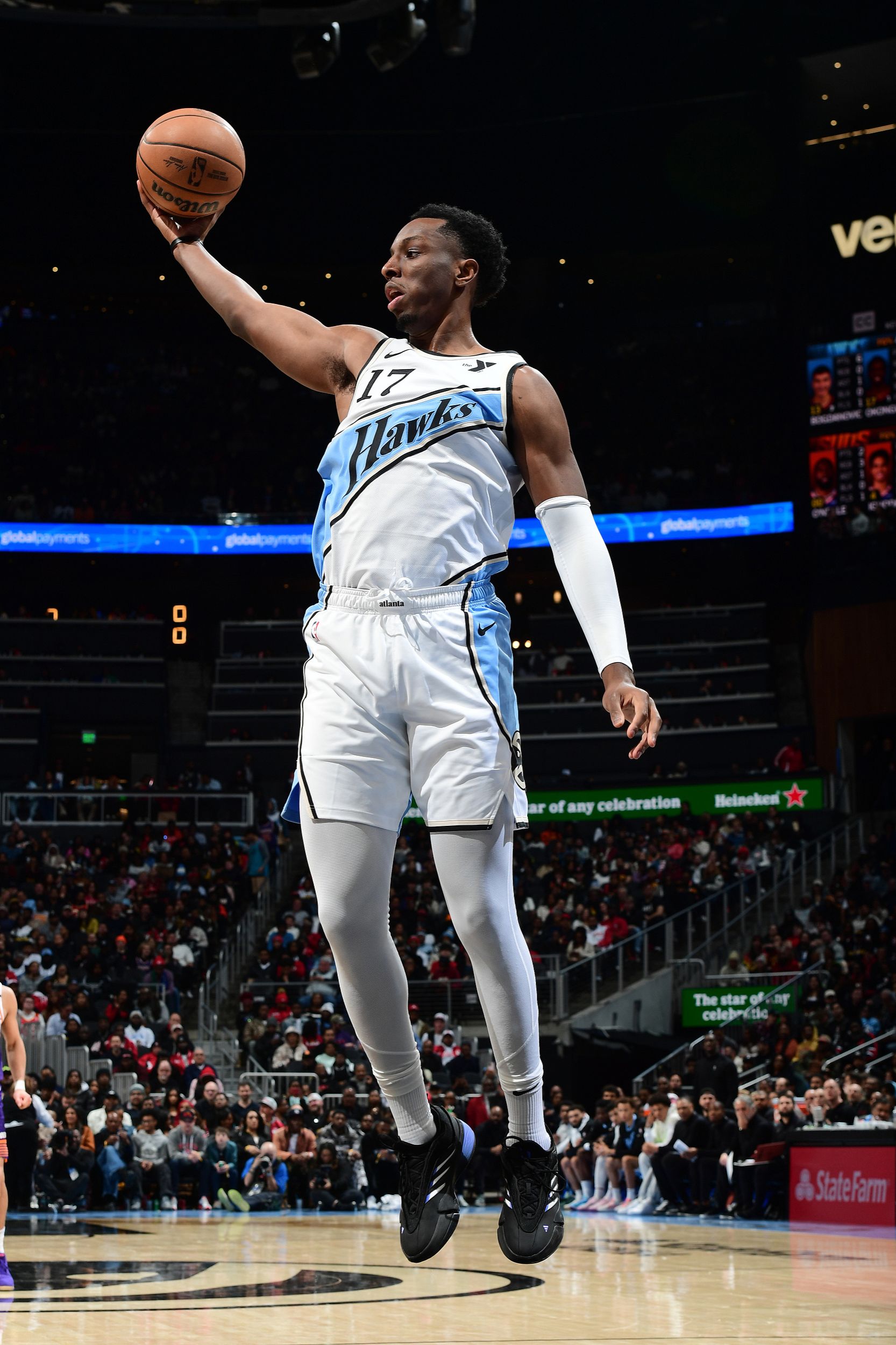 爱游戏亚洲官网-热火队主场轻取老鹰，巴特勒双20+表现抢眼的简单介绍