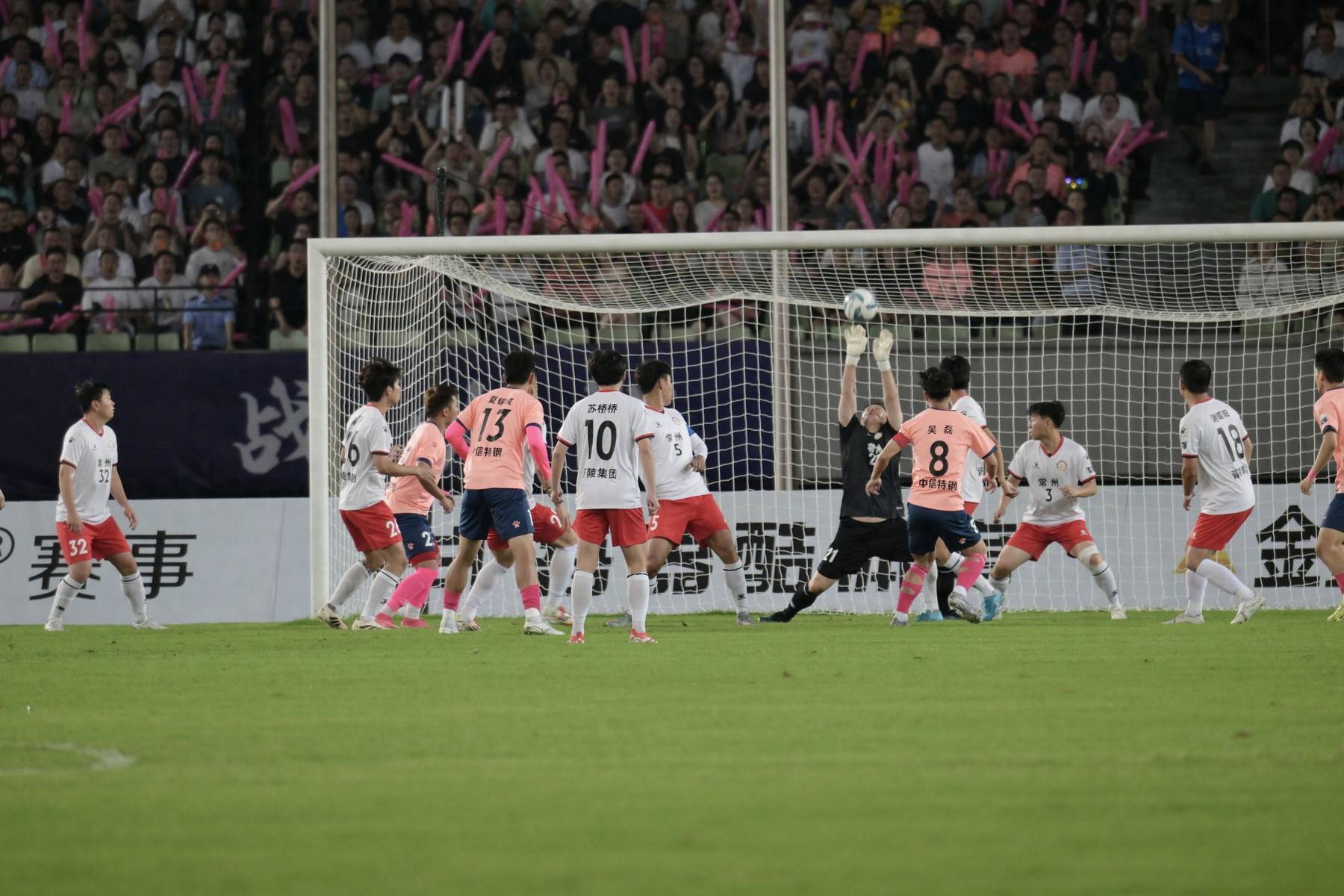 精彩比赛即将开幕,球迷翘首期待 精彩比赛即将开幕,球迷翘首期待