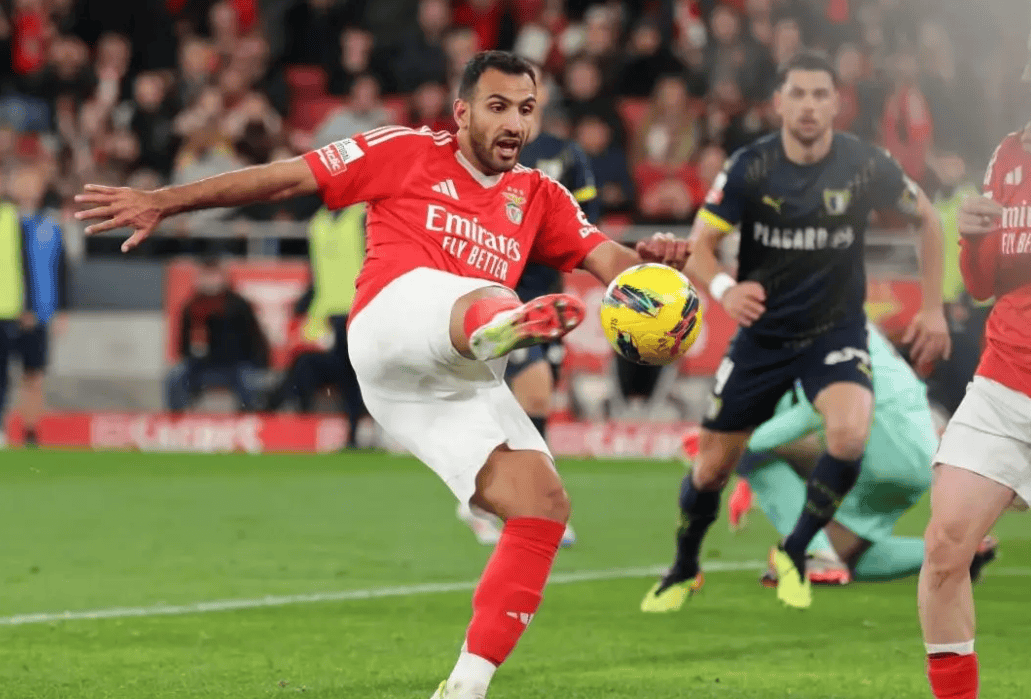 爱游戏网页版入口-巴塞罗那擒敌晋级，高效攻击令人印象深刻