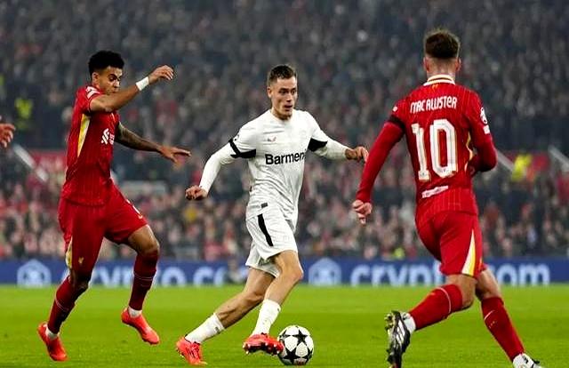 罗伯逊伤退让球迷揪心,利物浦战平那不勒斯的简单介绍 罗伯逊伤退让球迷揪心,利物浦战平那不勒斯的简单介绍