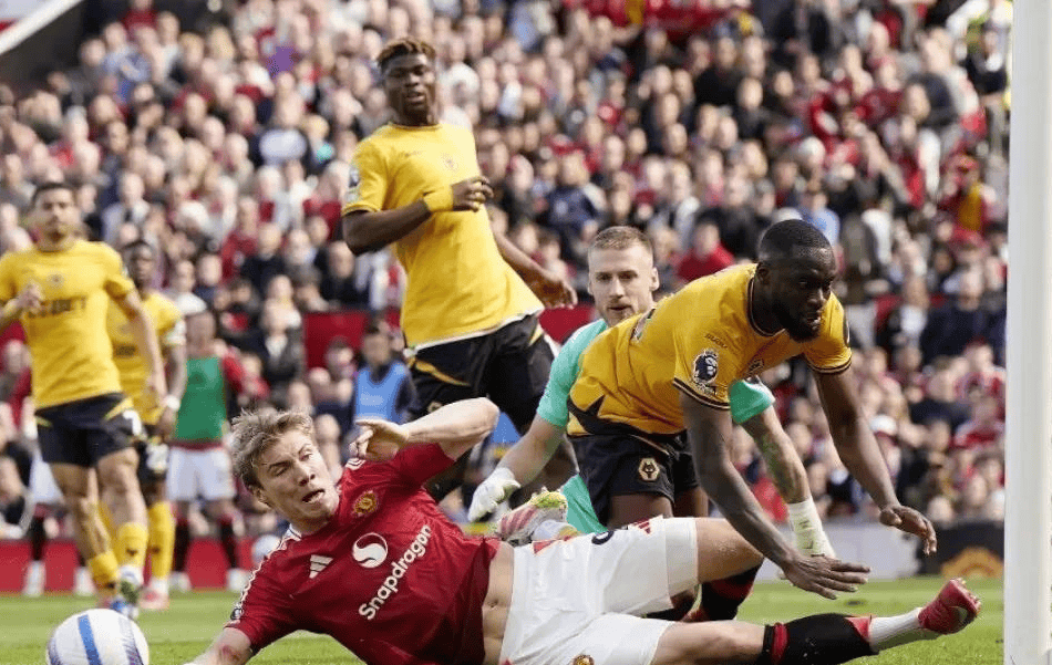 曼联客场战平狼队,欧冠资格险胜防守 曼联客场战平狼队,欧冠资格险胜防守