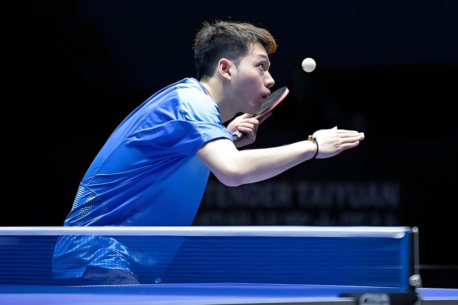 爱游戏官网-比赛中球员展现专业素养，成为关注焦点