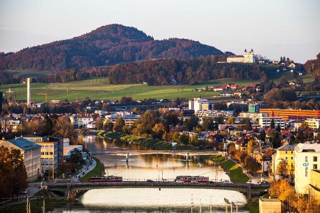 奥地利战胜瑞士步入决赛,夺得胜利 奥地利战胜瑞士步入决赛,夺得胜利