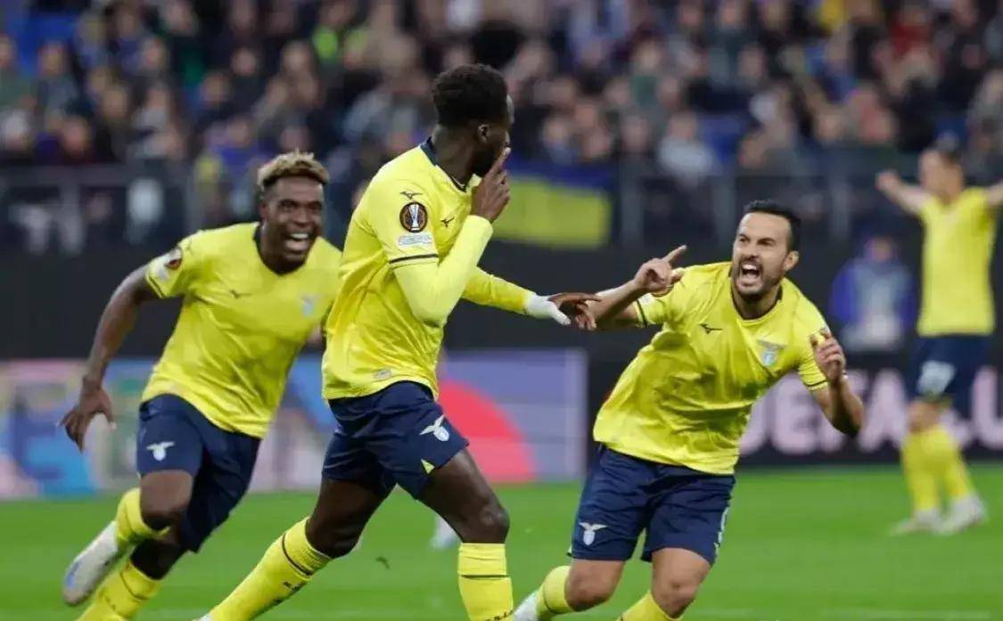 足球比赛掀起热潮,各队实力悬殊激烈对抗 足球比赛掀起热潮,各队实力悬殊激烈对抗