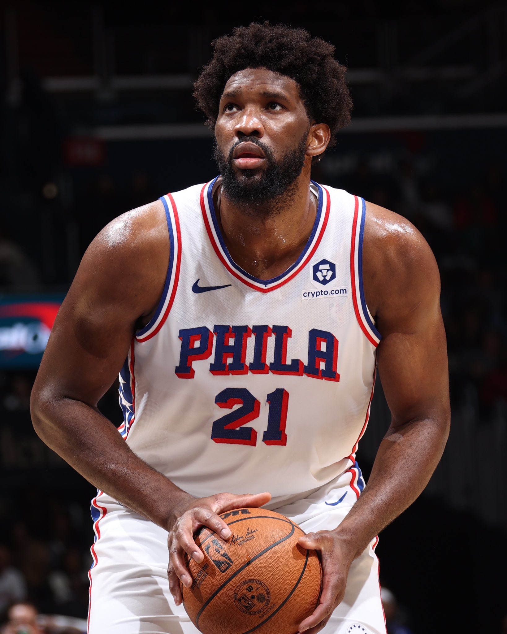 爱游戏官方登录入口-骑士遭76人横扫，恩比德狂砍40分