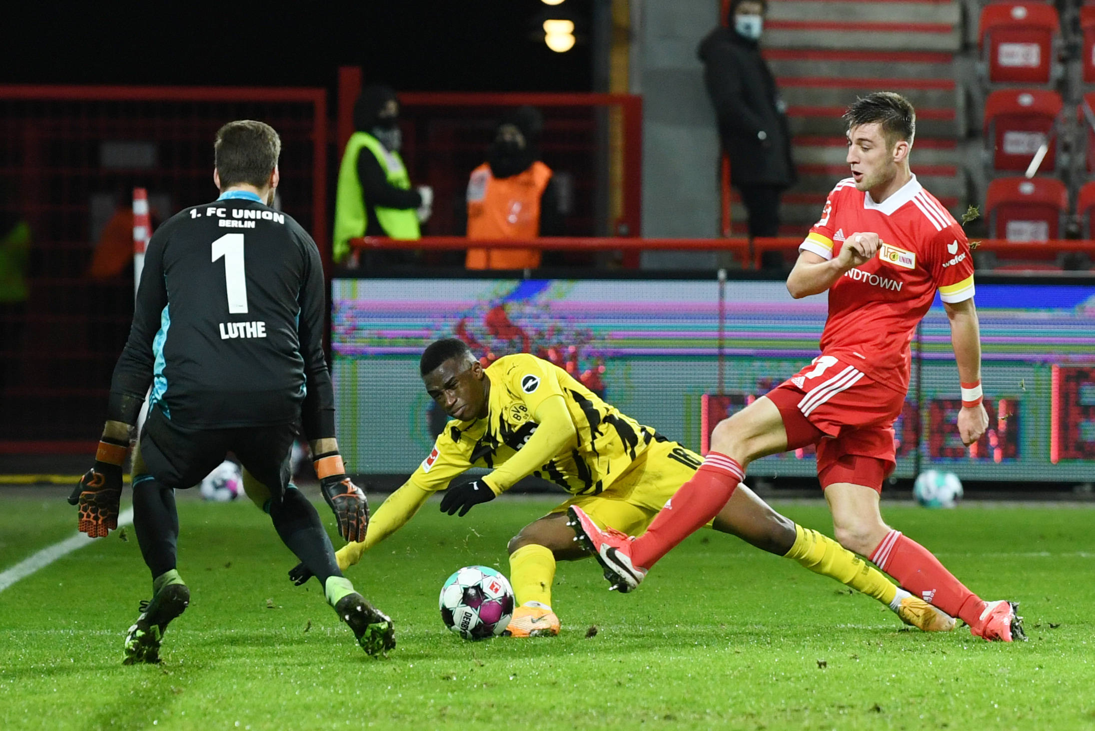 门兴主教练受挫,球队陷入危机境地 门兴主教练受挫,球队陷入危机境地