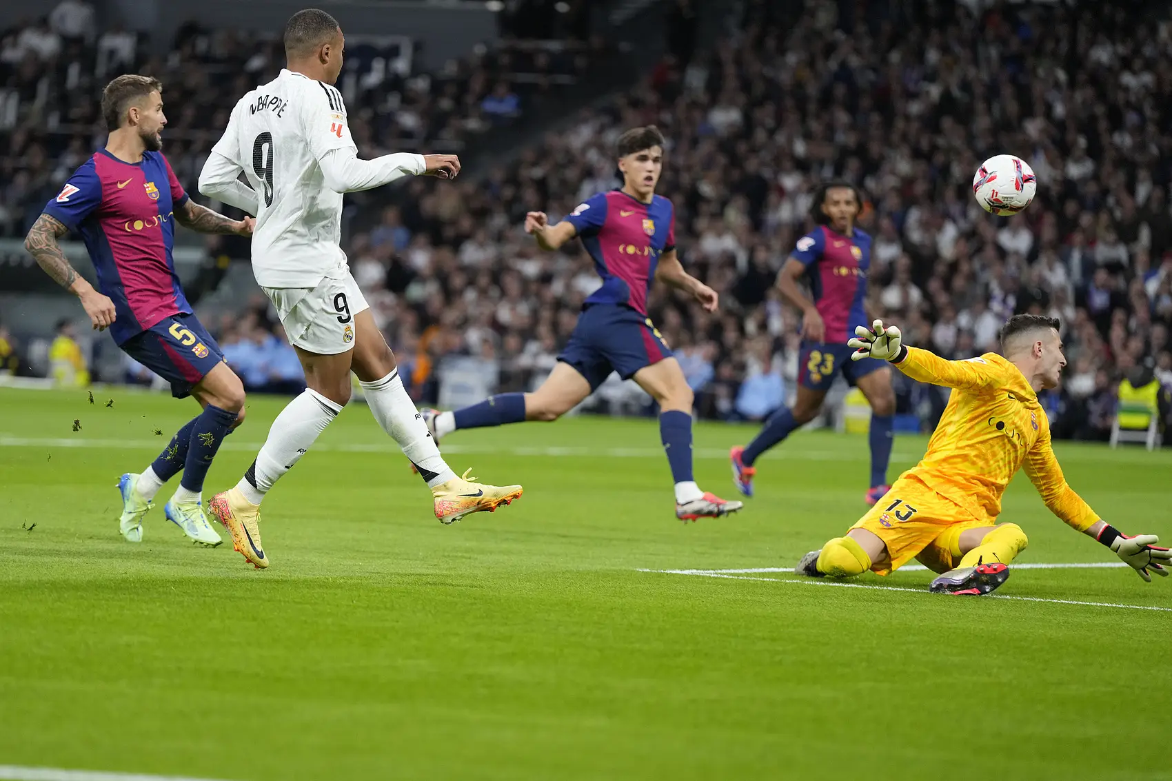 皇家马德里再次战胜巴塞罗那,占得上风 皇家马德里再次战胜巴塞罗那,占得上风