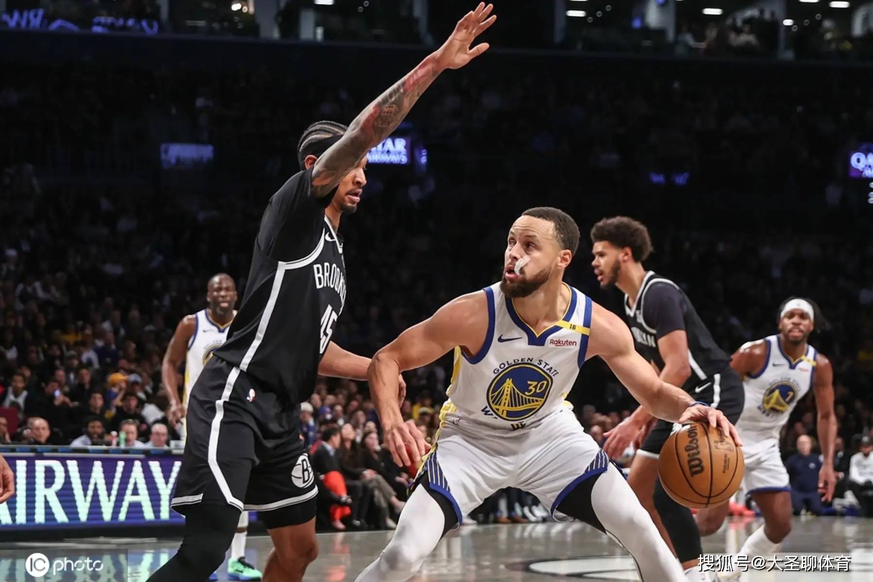 绿军客场惊险逆转,终结篮网连胜 绿军客场惊险逆转,终结篮网连胜